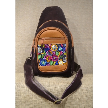 Torebka skórzana zamszowa bordowa typu gruszka  haftowana etnicznym kwiatowym  wzorem.